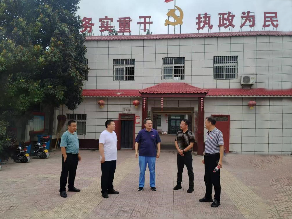 集团公司助力钟起营村做好灾后沉建工作